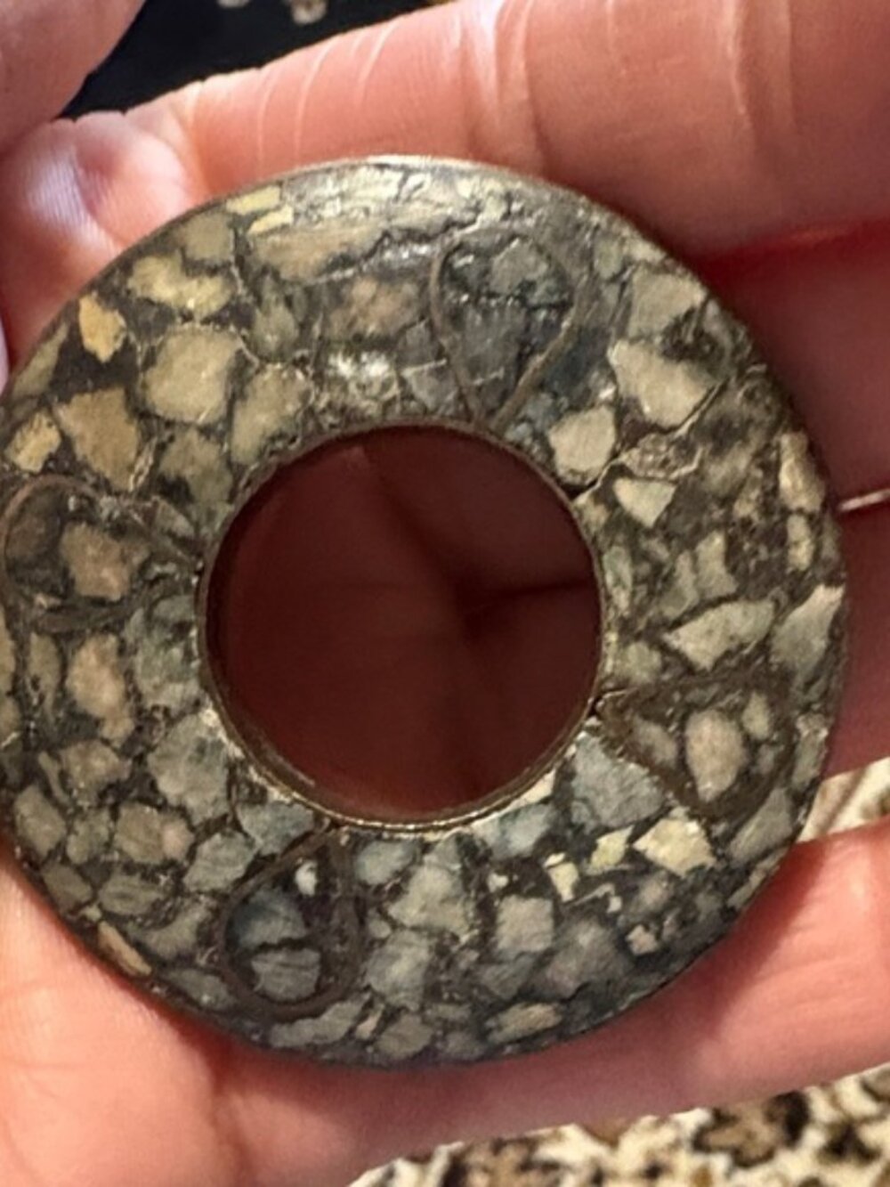 VINTAGE GENUINE INLAY AGATE BRASS BACKING MADE IN INDIA DONUT SHAPED 2.3" BROOCH